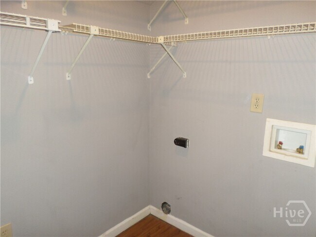 Building Photo - 29 Colony Park Dr