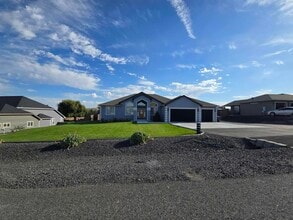 Building Photo - 3/4 Acre lot with Pool/Hot and Lawn Care I...