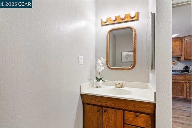 Building Photo - 207 Midway Dr