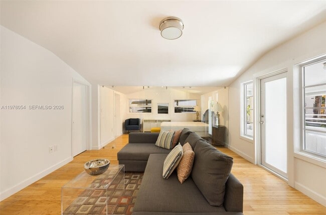 Building Photo - 3041 Calusa St