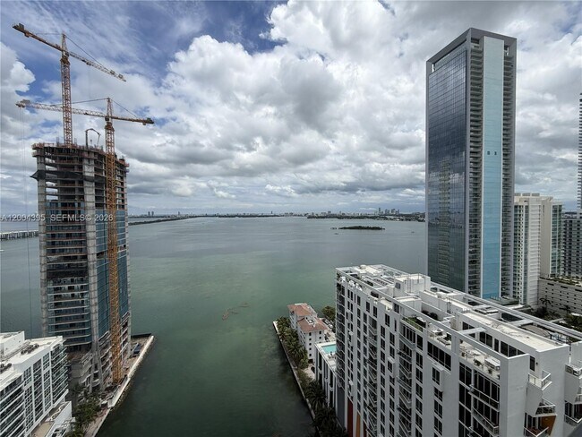 Building Photo - 460 NE 28th St