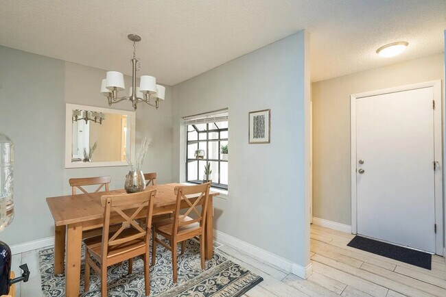 Building Photo - 2000 Quiet Stream Dr