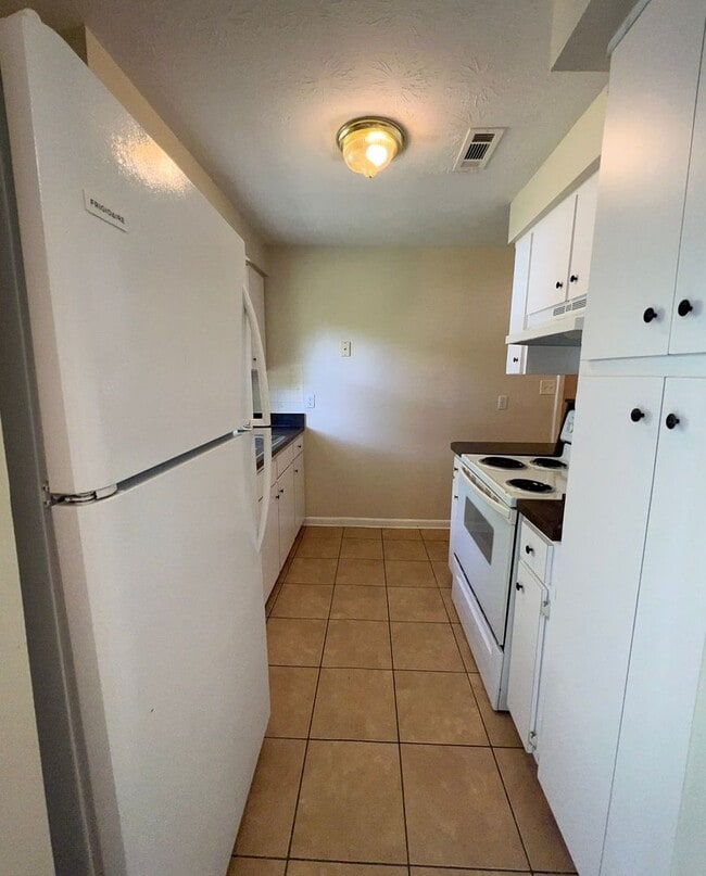 Building Photo - 3/2 House Near UF - Available mid-July 2026!