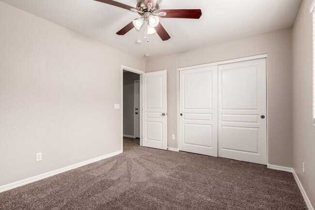 Building Photo - Spacious 3-Bedroom Home with Den in Gilbert!