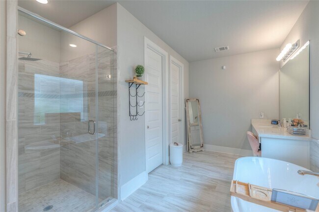 Building Photo - 15006 La Strada Dr