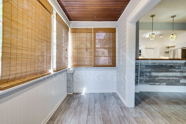 Building Photo - Charming 2 Bed, 2 Bath Home Near the World...