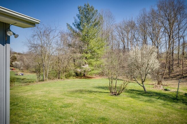 Building Photo - 4br/ 2 ba private home in Bristol TN