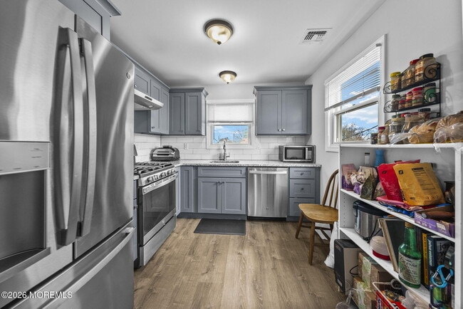 Building Photo - 816 King Georges Rd