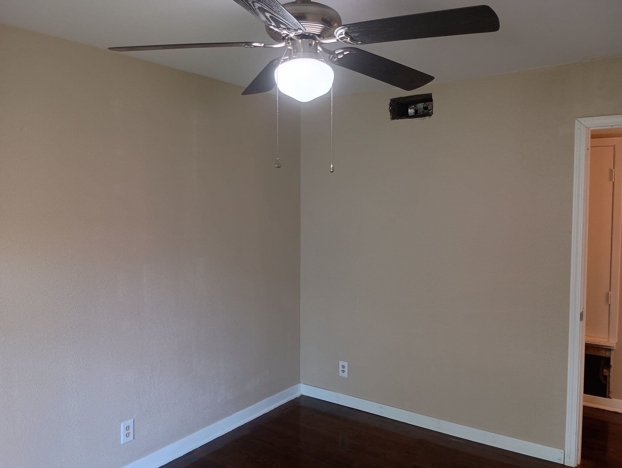 Building Photo - Room in Single Family Home on Brettonwood Dr