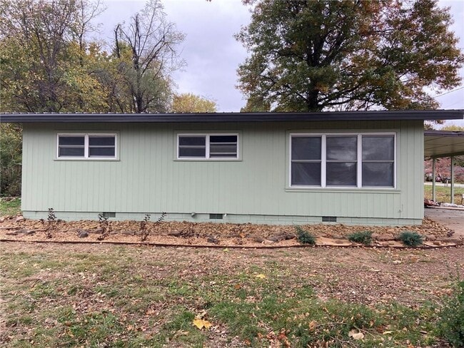 Building Photo - 3070 W Mt Comfort Rd