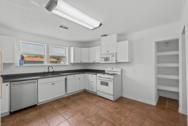 Building Photo - 5311 Perry Ave