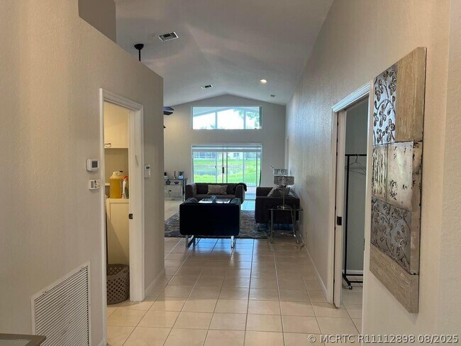 Building Photo - 10596 Sunset Isles Ct