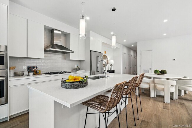 Building Photo - 402 Halstead Ave