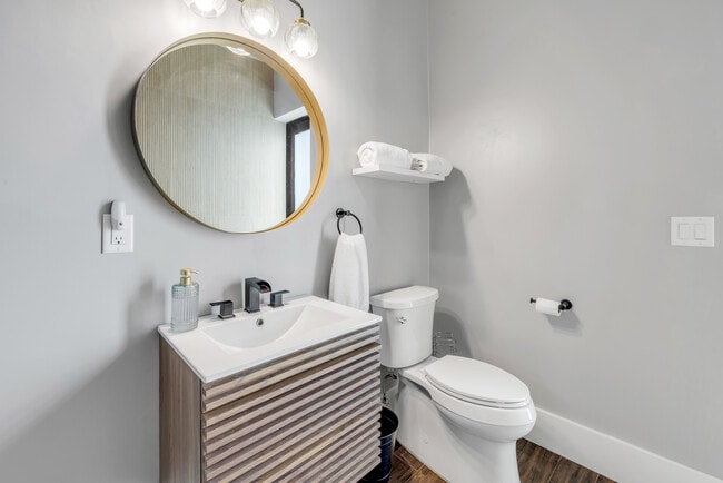 Building Photo - 1707 N Peninsula Ave