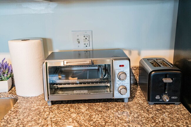 Building Photo - 333 E Roosevelt St