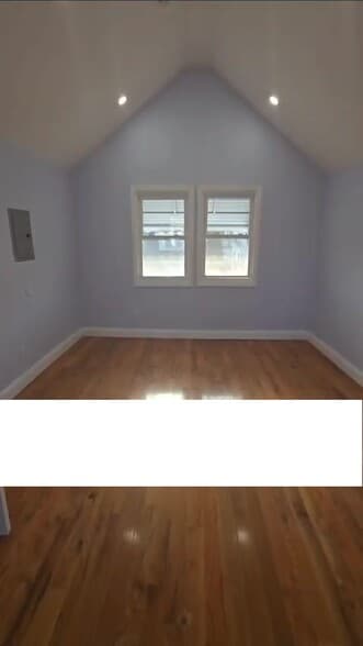 Building Photo - 16 Momm Ct