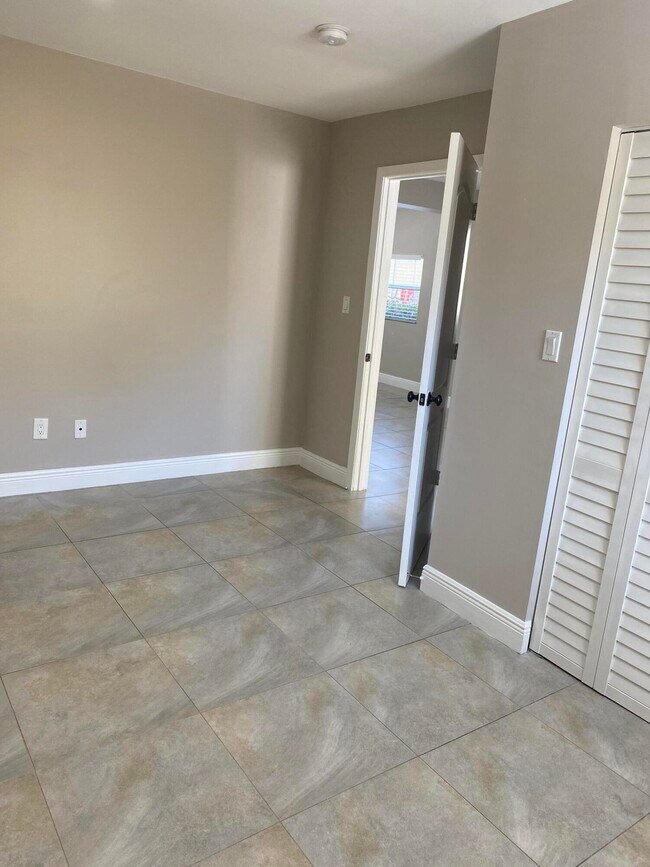 Building Photo - 508 57th St