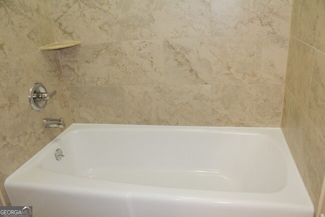 Building Photo - 289 Bruce St