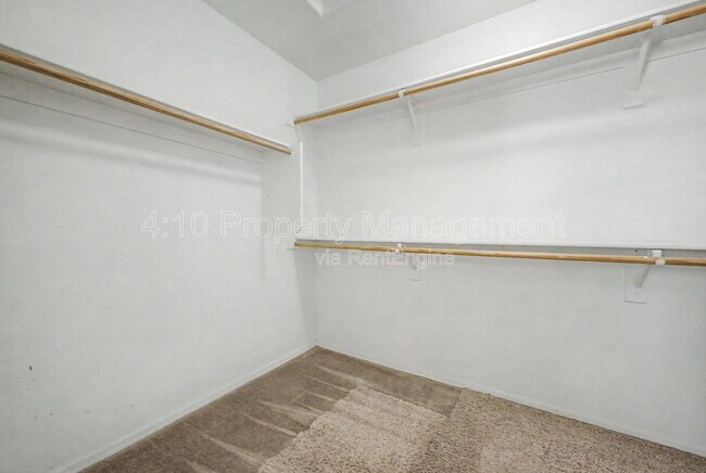 Building Photo - 6508 W Hilton Ave