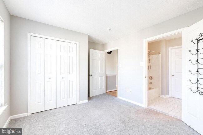 Building Photo - 3021 Hunting Ridge Dr
