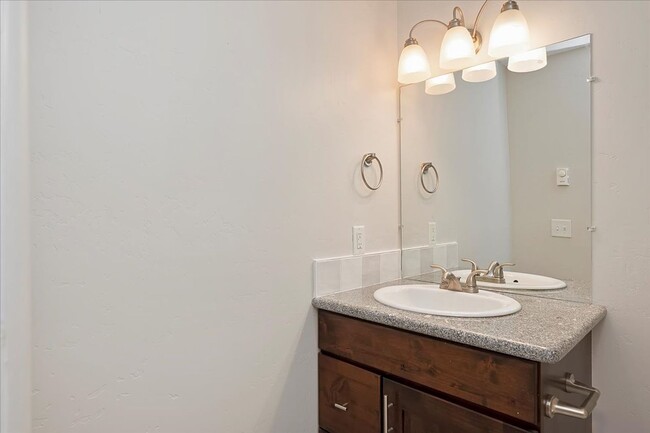 Building Photo - Newly Renovated North End Boise Apartments
