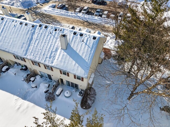 Building Photo - 12 Brook Dr