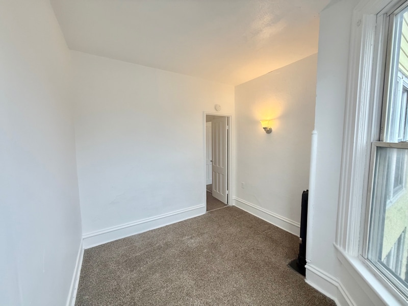 Building Photo - 194 Main St