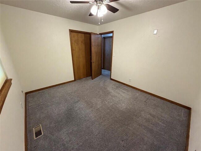 Building Photo - 2517 Chateau Dr