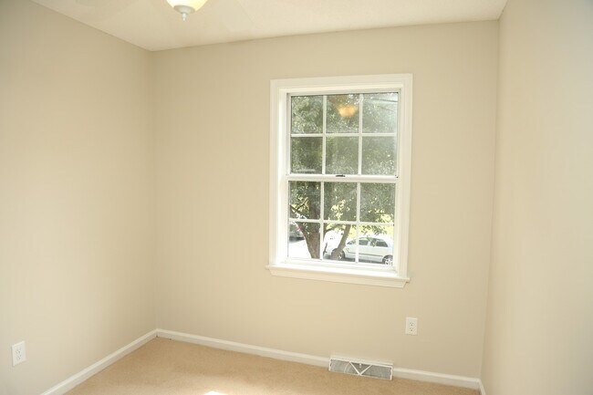 Building Photo - 3 Bedroom Townhouse in Minor Hill