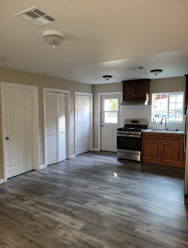 Building Photo - 2220 Norwalk Ave