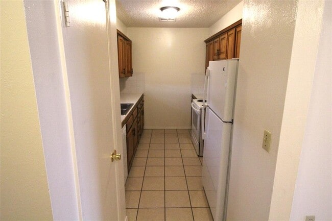 Building Photo - 114 NE 12th St