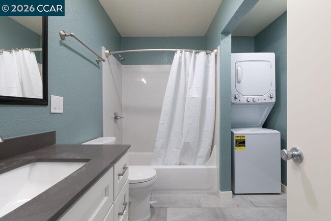 Building Photo - 4800 Bayview Ave