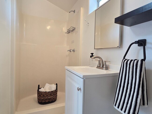 Building Photo - Beautiful Encinitas Home with Ocean Views!