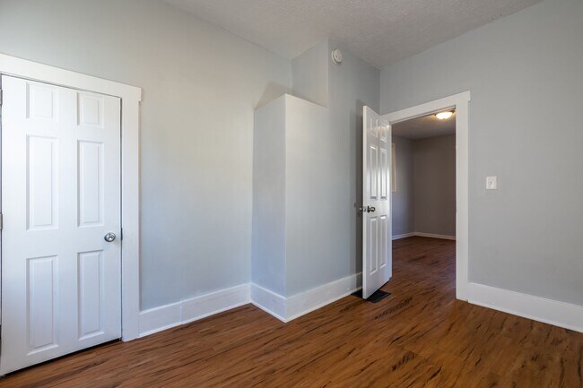Building Photo - Adorable 1 Bed 1 Bath House with Detached Garage