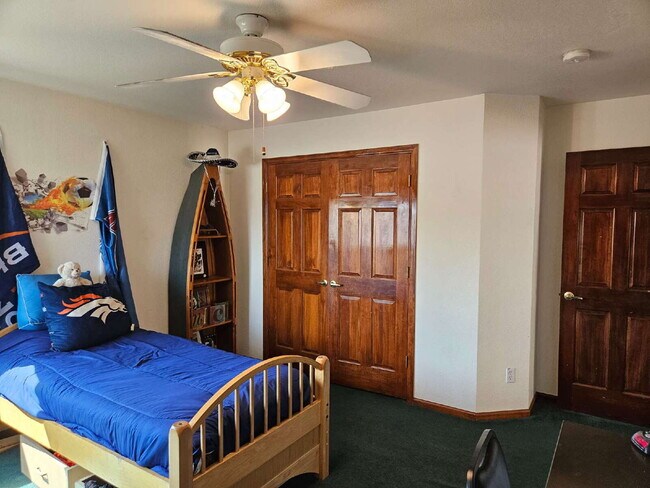 Building Photo - 5 Bedroom/ 4 Bath Two-Story in Governors Place