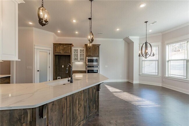 Building Photo - 489 E Ozark View Drive