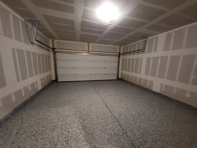 Building Photo - New Home In Cul de sac