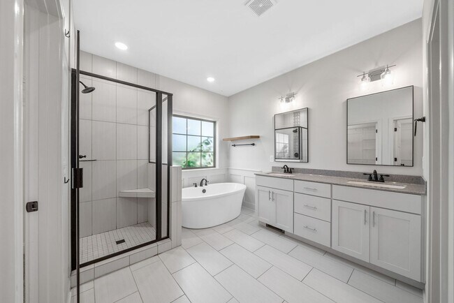 Building Photo - Elegant 4-Bedroom Home with Vaulted Ceilin...