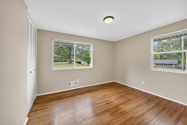 Building Photo - 2327 Mura Dr