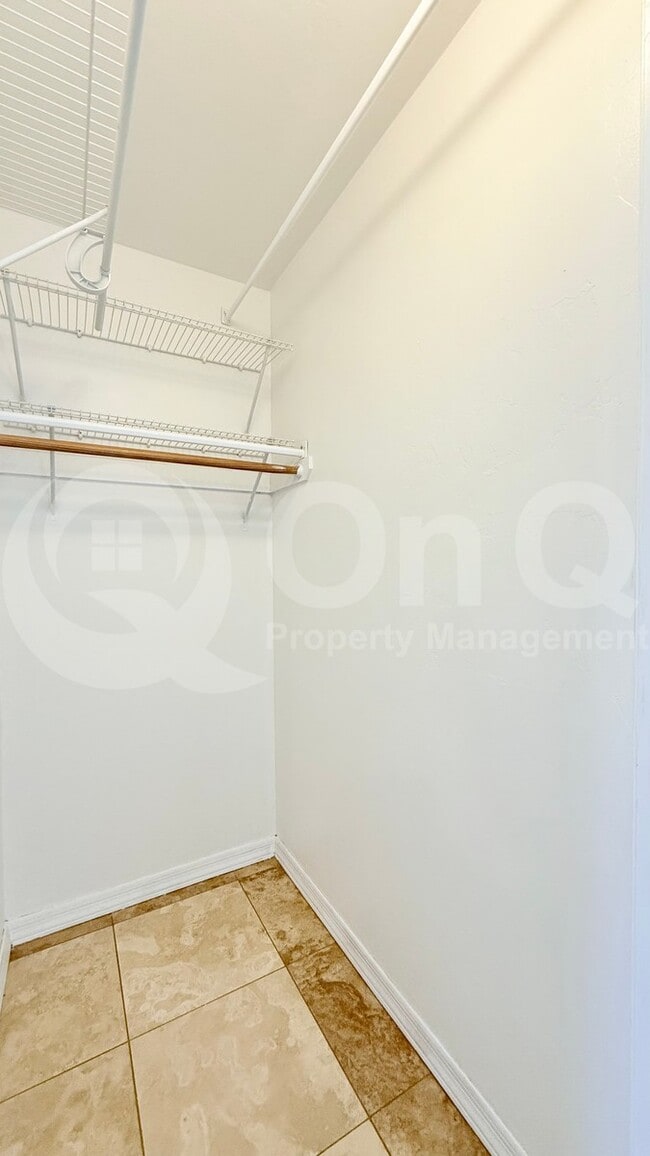 Building Photo - 2212 E La Mirada St