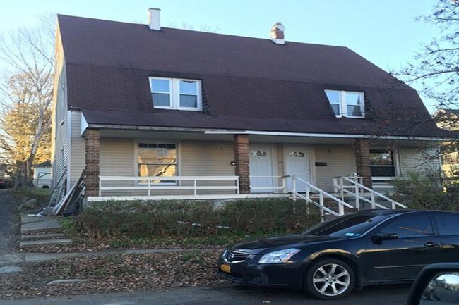 Primary Photo - 18 Birch St