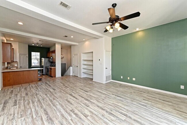 Building Photo - 4307 Eck Ln