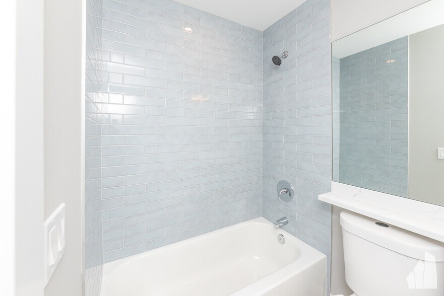 Building Photo - 3912 N Janssen Ave