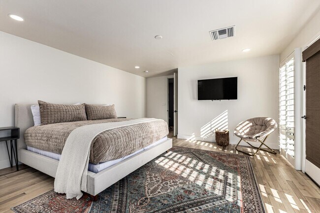 Building Photo - 9917 N 52nd St