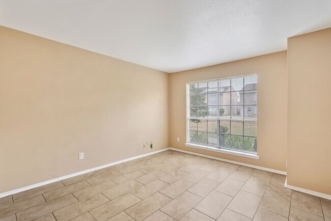 Building Photo - 1057 Willow Oaks Cir