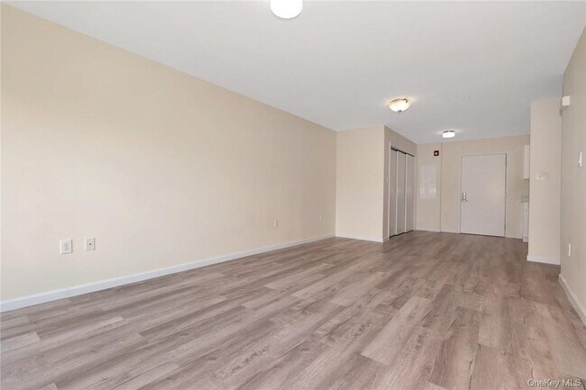 Building Photo - 68 Lake St