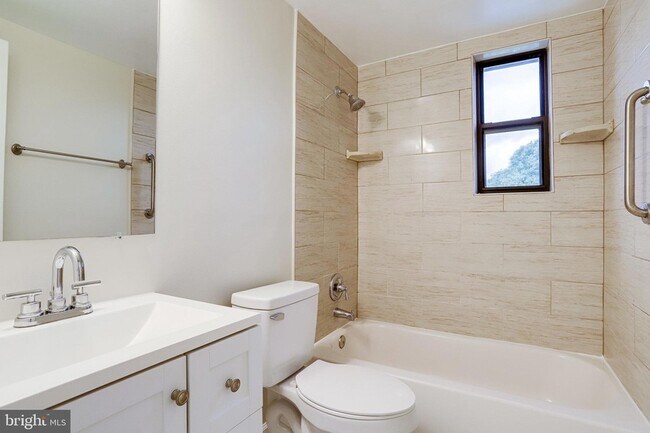 Building Photo - 3515 Washington Blvd