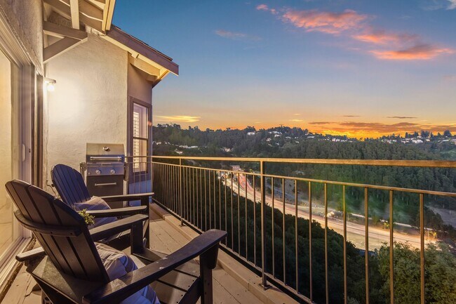 Primary Photo - Spacious 4-Story Townhouse with Panoramic ...