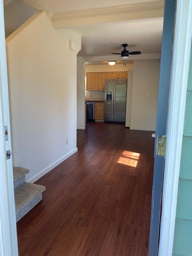 Building Photo - Updated Camas Townhome