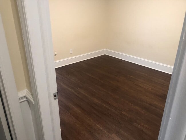 Building Photo - Dresden E - Westchester Duplex